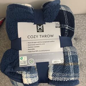 Member's Mark Plush Throw Blanket - Navy Plaid